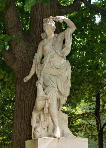 Diana. Skulptur von Johann Baptist Hagenauer, 1779 aufgestellt. Sterzinger Marmor
© Schloß Sch ...