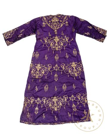 Orientalisches Mantelkleid der Kaiserin Elisabeth aus veilchenblauer Seide mit Goldrelief-Stick ...