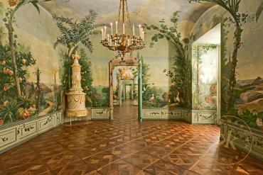 Erster Raum des Sommerappartements Maria Theresias im Erdgeschoß von Schloss Schönbrunn ("Bergl ...