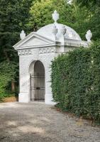 Schönbrunn, Brunnenhaus des Schönen Brunnens, errichtet nach Plänen des Architekten Isidor Cane ...