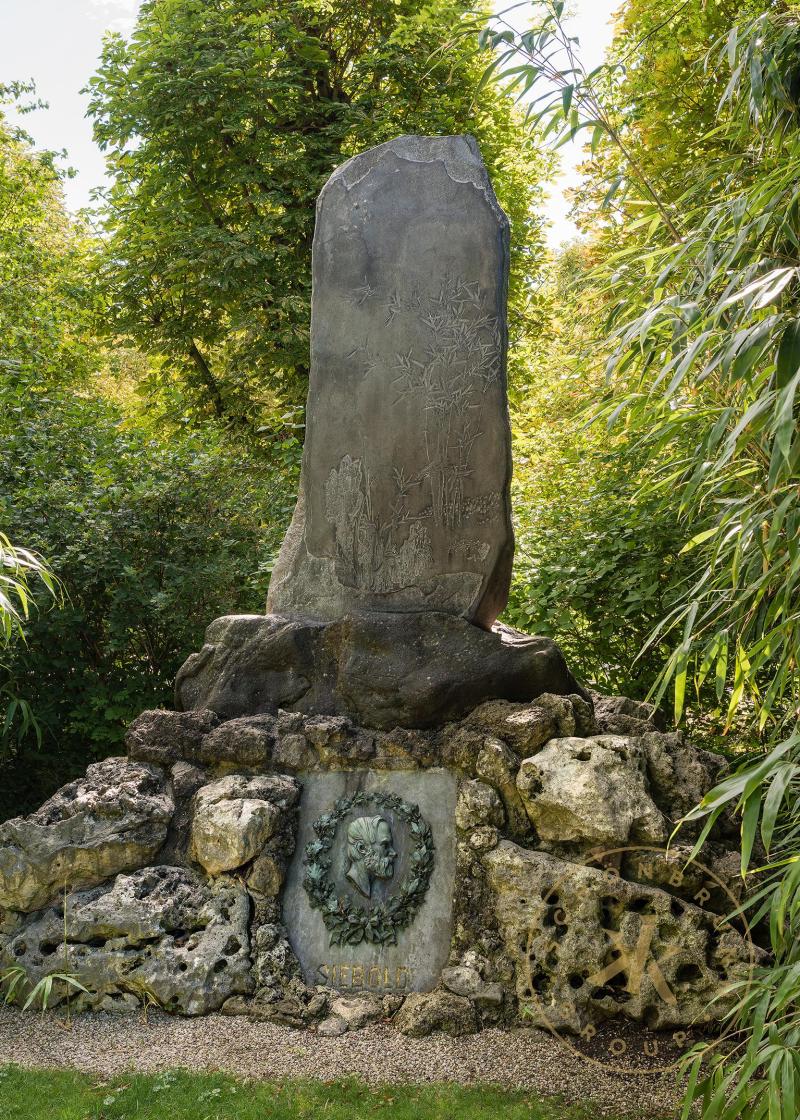 Denkmal für Philipp Franz von Siebold 
© Schloß Schönbrunn Kultur- und Betriebsges.m.b.H. / Fo ...