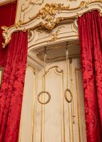 Ringe im Turn- und Toilettezimmer im Appartement der Kaiserin Elisabeth in der Wiener Hofburg.
 ...