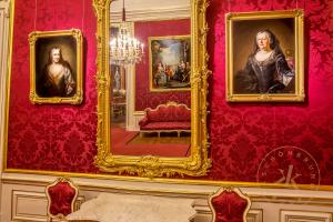 Impression aus dem Schreibzimmer im Appartement von Erzherzog Franz Karl in Schloss Schönbrunn
 ...