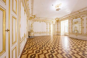 Weißgoldzimmer im Erdgeschoß des Schlosses Schönbrunn (sogenannter Turnsaal der Kaiserin)
© Sc ...