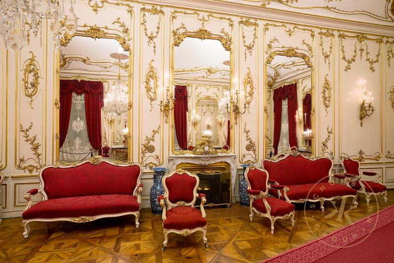 Spiegelsaal in Schloss Schönbrunn: Sitzmöbel im Stil des Neorokokos.
© Schloß Schönbrunn Kultu ...