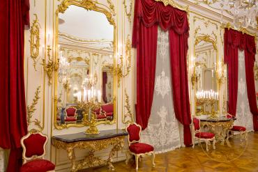 Spiegelsaal in Schloss Schönbrunn: Blick auf die Trumeau-Spiegel an der Fensterwand.
© Schloß  ...