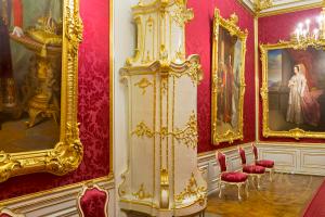 Der Rote Salon im Osttrakt von Schloss Schönbrunn.
© Schloß Schönbrunn Kultur- und Betriebsges ...