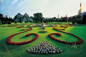 Großes Palmenhaus im Schönbrunner Schlosspark: Blick über das Blumenparterre
© Schloß Schönbru ...