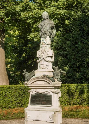 Denkmal für Kaiser Franz I., Bronzebüste auf Sandsteinsockel mit Inschrift, Balthasar Moll, 176 ...
