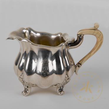 Milchkanne des silbernen Teeservices aus dem Besitz der Kaiserin Elisabeth
© Schloß Schönbrunn ...