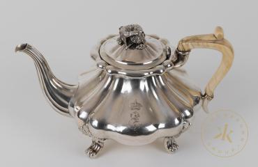 Teekanne des silbernen Teeservices aus dem Besitz der Kaiserin Elisabeth
© Schloß Schönbrunn K ...