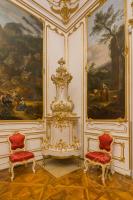 Erstes Kleines Rosa-Zimmer in Schloss Schönbrunn, Detailansicht einer Raumecke mit Ofen.
© Sch ...
