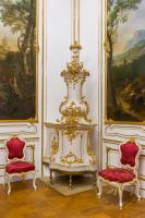 Zweites Kleines Rosa-Zimmer in Schloss Schönbrunn: Raumecke mit Ofen.
© Schloß Schönbrunn Kult ...