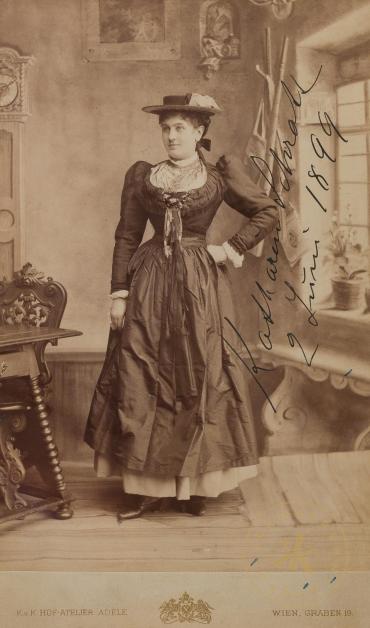 Katharina Schratt, historische Photographie, signiert und datiert, 1899
© Schloß Schönbrunn Ku ...
