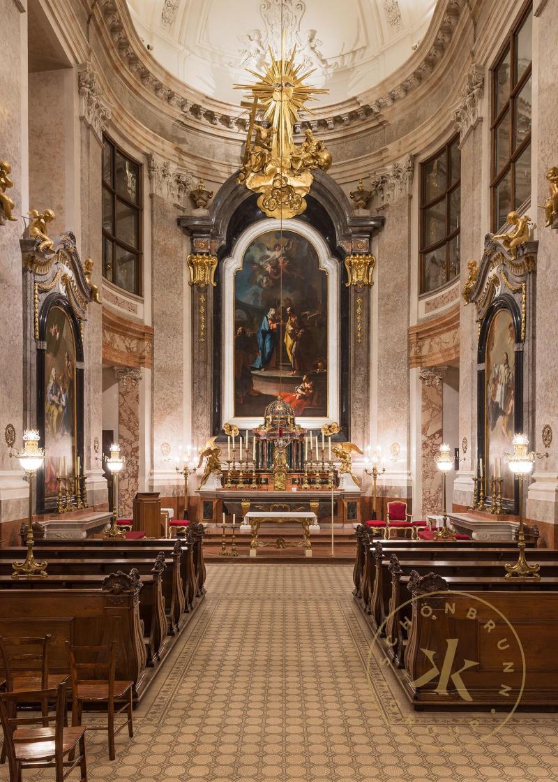 Schlosskapelle in Schloss Schönbrunn. Blick gegen den Hauptaltar.
© Schloß Schönbrunn Kultur-  ...