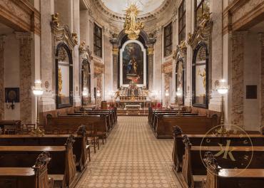 Schlosskapelle in Schloss Schönbrunn. Blick gegen den Hauptaltar.
© Schloß Schönbrunn Kultur-  ...