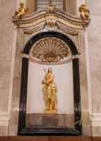 Schlosskapelle in Schloss Schönbrunn, linke Seitenwand mit Statue der Schmerzhaften Mutter Gott ...