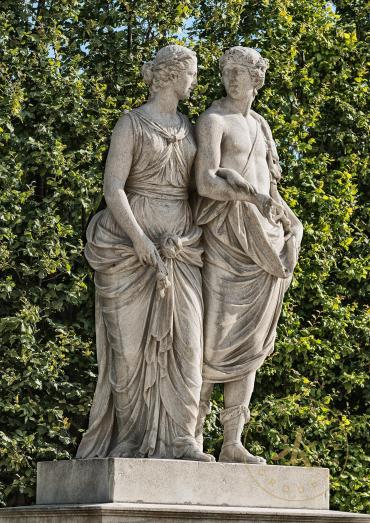 Ceres, Göttin der Fruchtbarkeit, und Bacchus, Gott des Weinbaus. Skulptur aus Sterzinger Marmor ...