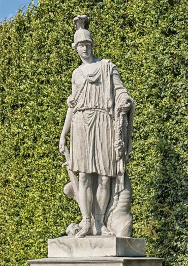 Jason, griechischer Held mit dem Goldenen Vlies in der Hand. Skulptur aus Sterzinger Marmor von ...