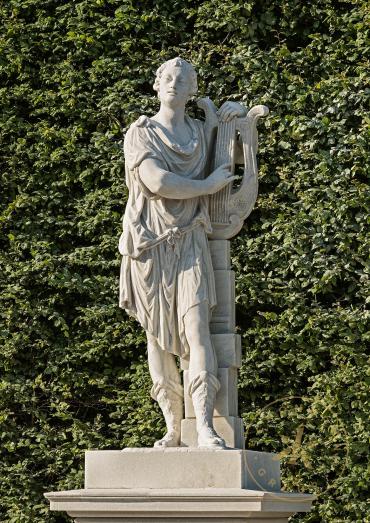 Amphion, die Leier spielend. Skulptur aus Sterzinger Marmor von Johann Baptist Hagenauer
© Sch ...