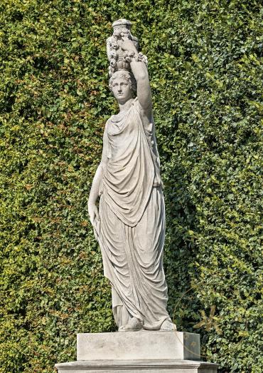 Nymphe der Flora. Skulptur aus Sterzinger Marmor von W. Beyer.
© Schloß Schönbrunn Kultur- und ...
