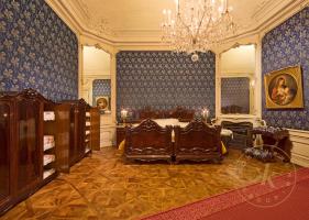 Gemeinsames Schlafzimmer von Kaiser Franz Joseph und Kaiserin Elisabeth in Schloss Schönbrunn.  ...