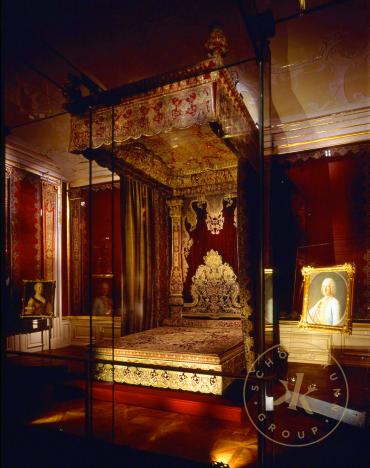 Das Prunkbett Maria Theresias im sogenannten "Reichen Zimmer" in Schloss Schönbrunn
© Schloß S ...