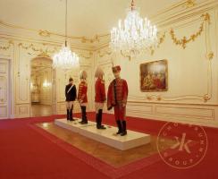 Gardezimmer in Schloss Schönbrunn, Ansicht mit Garde-Figurinen.
© Schloß Schönbrunn Kultur- un ...