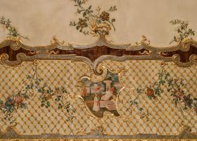 Millionenzimmer in Schloss Schönbrunn, Ausschnitt mit Frieszone mit gemalten Szenen in gerahmte ...