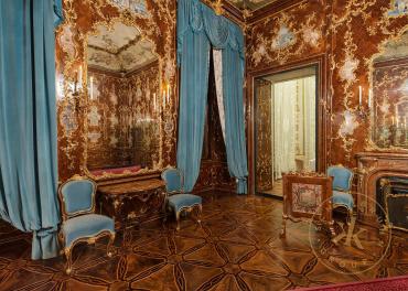 Millionenzimmer in Schloss Schönbrunn, Raumansicht gegen Fensterwand.
© Schloß Schönbrunn Kult ...