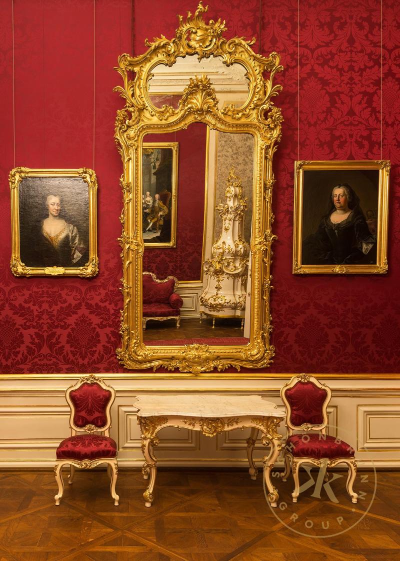 Schreibzimmer im Appartement von Erzherzog Franz Karl in Schloss Schönbrunn,  Ansicht der Ostwa ...