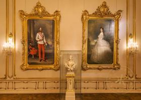Sisi Museum  "Am Hof", Portraitgemälde Kaiser Franz Joseph in Galauniform und Kaiserin Elisabet ...