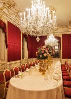 Speisesaal in den Kaiserappartements der Wiener Hofburg, Raumansicht mit gedeckter Tafel 
© Sc ...
