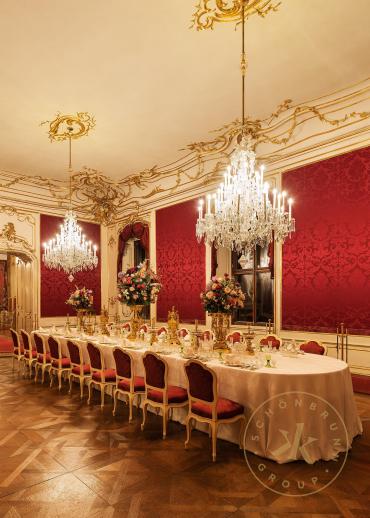 Speisesaal in den Kaiserappartements der Wiener Hofburg, Schrägansicht 
© Schloß Schönbrunn Ku ...