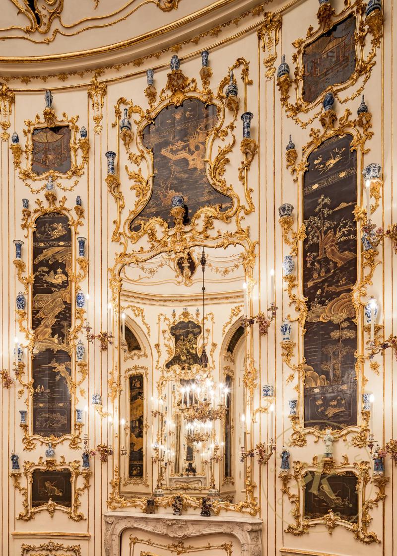 Sogenanntes Chinesisches Rundkabinett in Schloss Schönbrunn, Raumansicht mit Lacktafeln und Bla ...