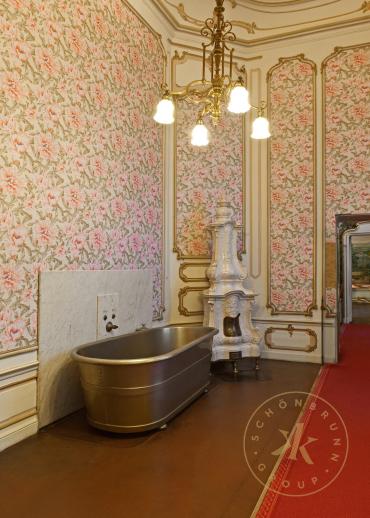 Badezimmer der Kaiserin Elisabeth in den Kaiserappartements der Wiener Hofburg 
© Schloß Schön ...