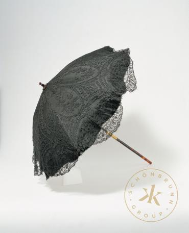 Zusammenklappbarer Sonnenschirm der Kaiserin Elisabeth aus schwarzer Spitze
Folding parasol of ...